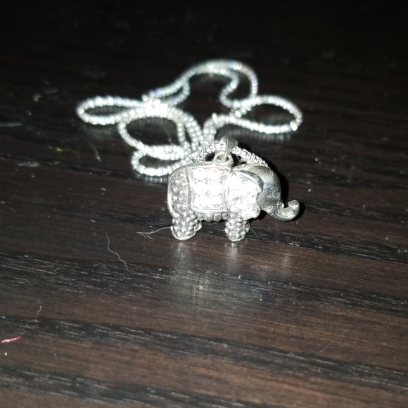 Elephant pendant necklace - Picture 3 of 4